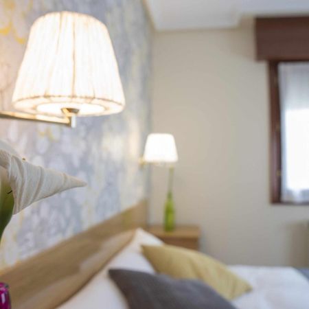 Apartamentos Mugarri Povena Buitenkant foto